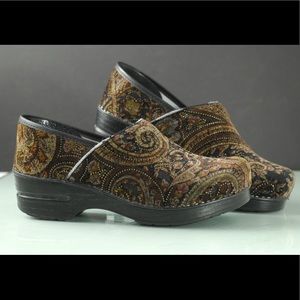 DANSKO Professional Clog EU 40 US 9.5-10 Velvet Persian Carpet Upper